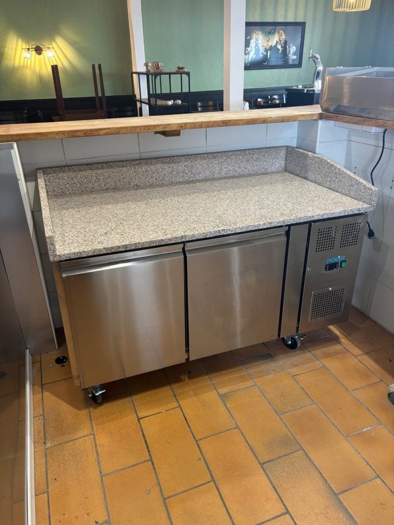 Tour réfrigéré avec marbre