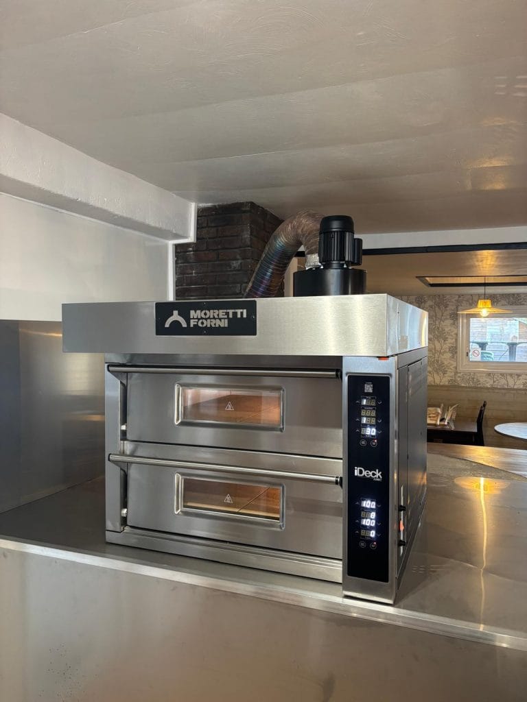 Four à pizza avec sa hotte